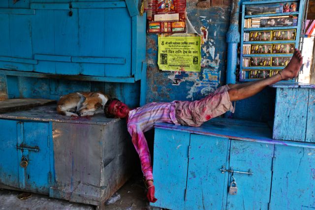 Fete des couleurs Holi Inde repos 640px.jpg